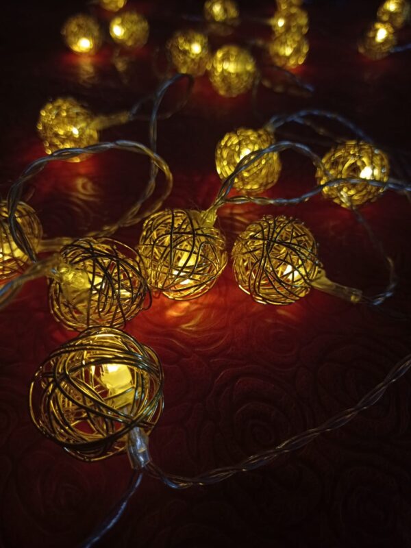 20 Led Golden Ball Metal Fairy Light 7 Feet Hight